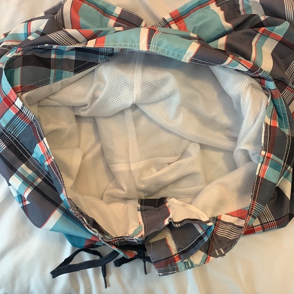 Gently Used Old Navy Men’s swim trunks Size XL - Picture 7 of 7